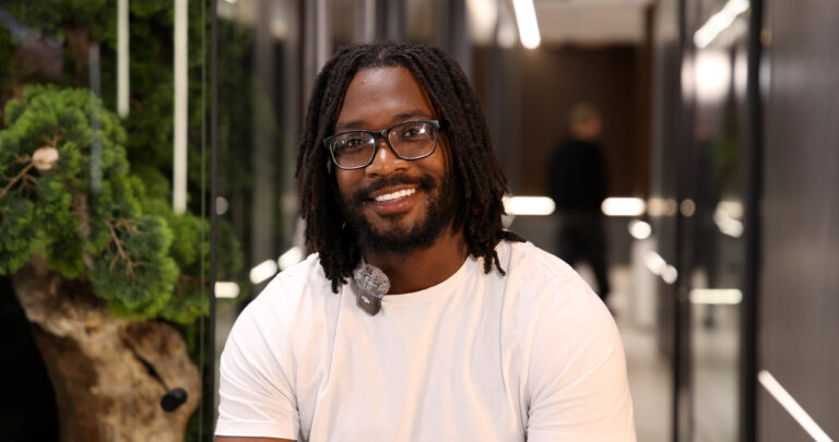 Tayvuss’s Smile Transformation - Composite Bonding