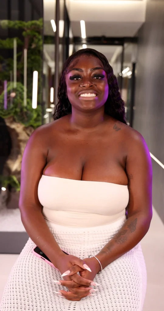 Naymi’s Smile Story – Hollywood Smile