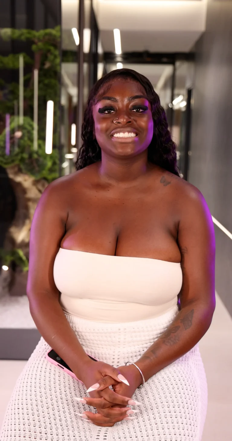 Naymi’s Smile Story – Hollywood Smile